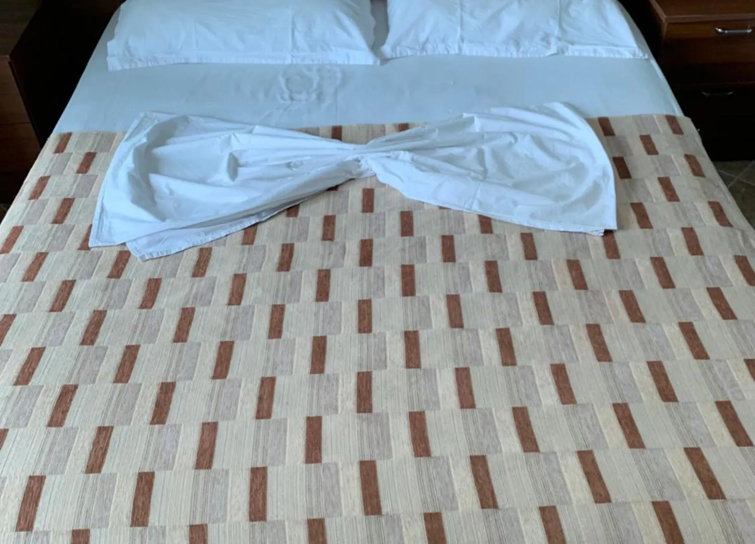 Risus Hotel ゴーレム アルバニア
